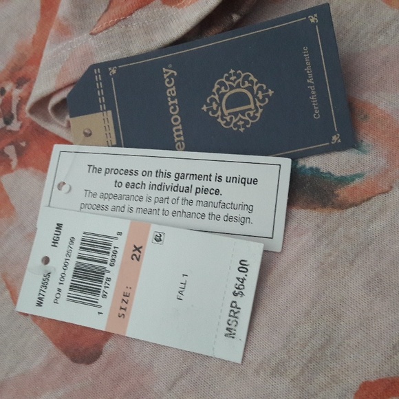 NWT "Democracy" Multicolor Floral V-Neck Women's Top Size 2X - Picture 3 of 5